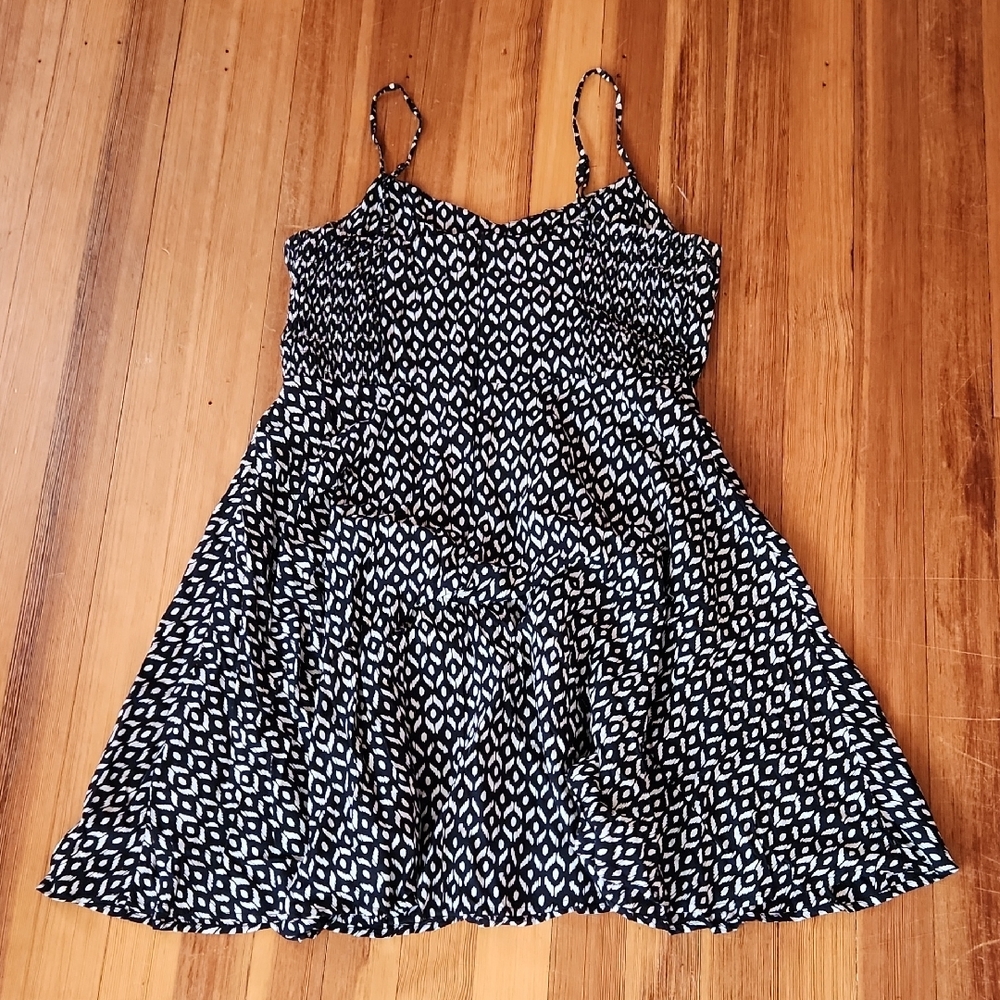 3/$20 Old Navy Black and White Patterned Dress - Picture 3 of 4